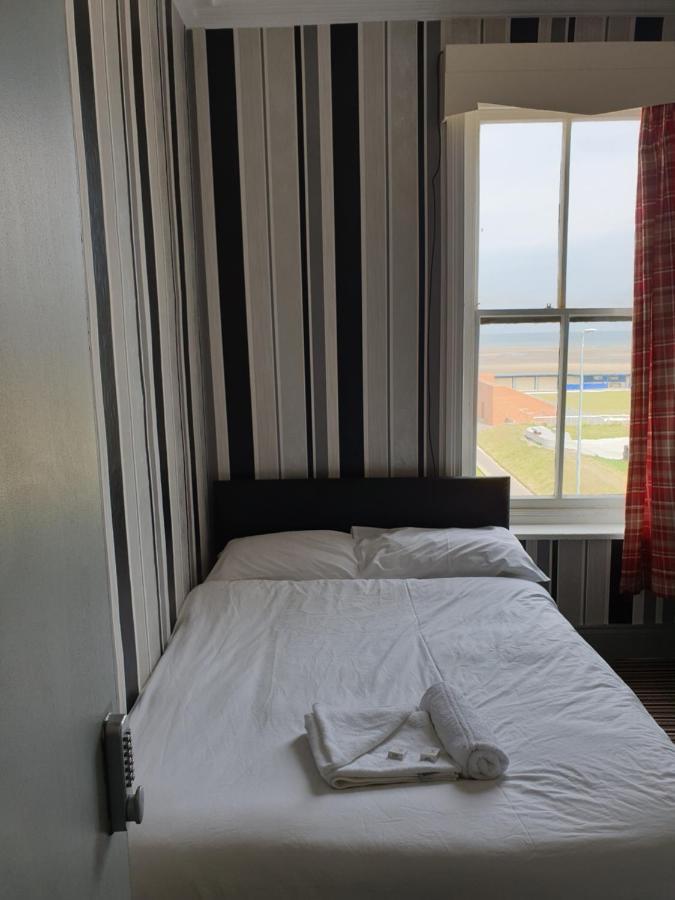 Отель Sand Beach 2*